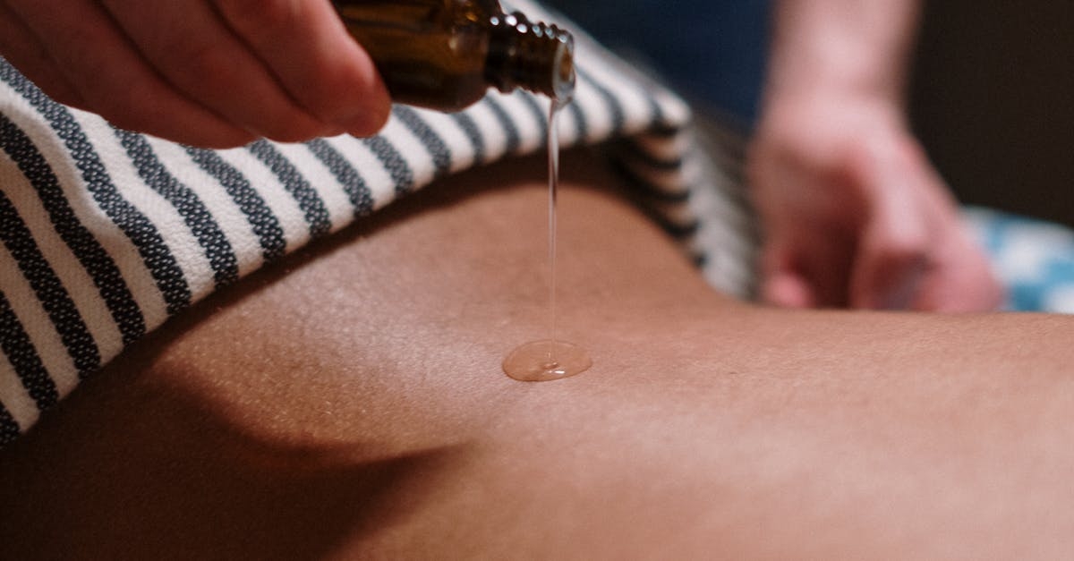 иллюстрация на тему "Массаж во время беременности"