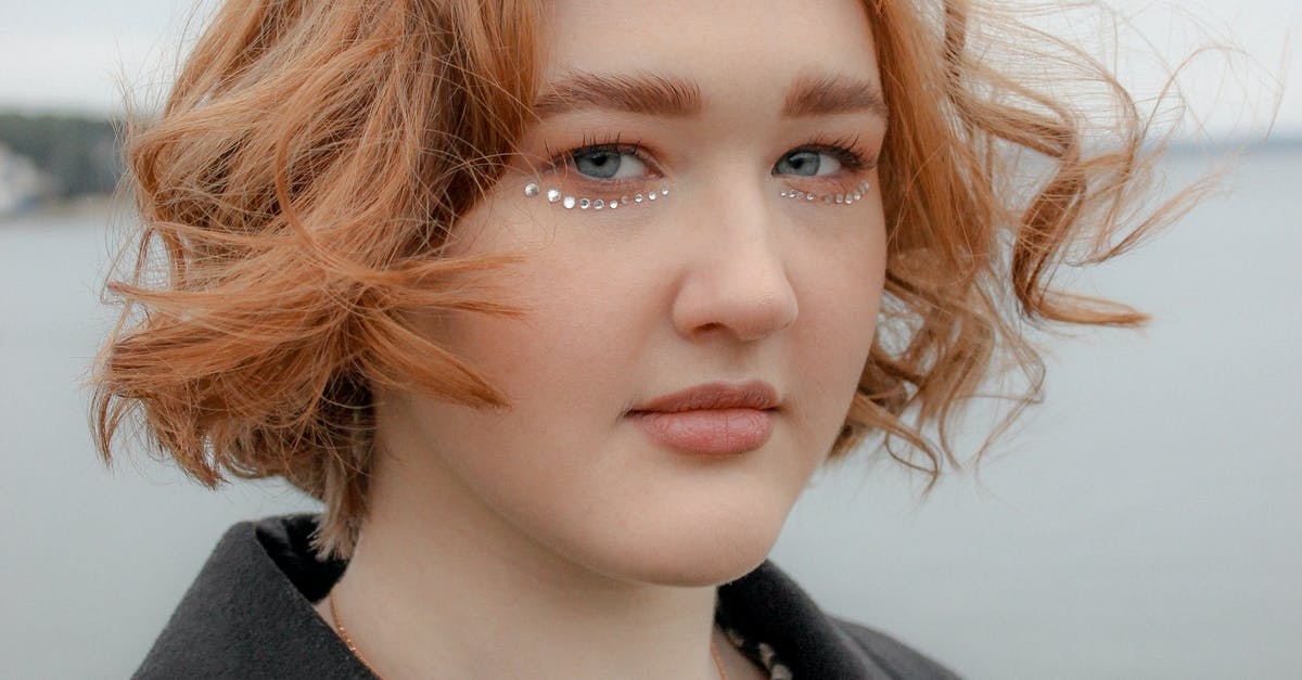 иллюстрация к статье "Как порадовать себя и мужа? Купить женские трусы и мужские носки!"