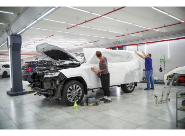 оклейка ленд крузер 300 в пленку